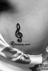 nótaí tráchta agus phatrún tattoo ar chailín