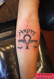 braccio classico popolare modello di tatuaggio della Bilancia