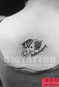 女孩子背部小巧流行的图腾小象纹身图案