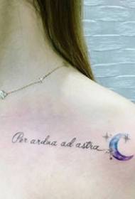 ondata molto carina di cartone animato modello piccolo tatuaggio del fumetto