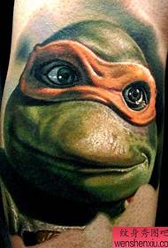 Una imatge de tatuatge de veterans recomanava un treball de tatuatge de ninja de tortuga