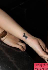 djevojka za ruku slatka totem štene tetovaža uzorak