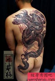Tatuaje de dragón traseiro xaponés