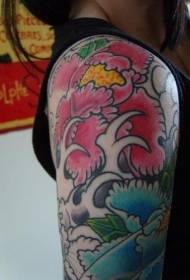 bunga lengan badai Jepun dan gambar tatu bunga