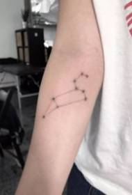 modello di tatuaggio simbolo costellazione collegata a stella piccola