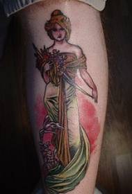 традиционен цвят красива гръцка дама с модел татуировка на цветя