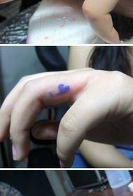 meitene pirksts glīts krāsa maza mīlestība tetovējums modelis
