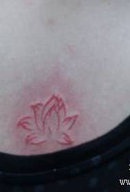pola wanita ayu pola tato lotus cilik berwarna