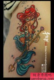 et smukt populært tatoveringsmønster til havfrue