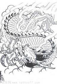 tradicionālais ķīniešu trīs žokļu pūķa tetovējuma modeļa novērtējums