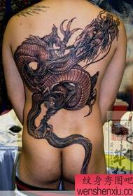 Tato Jepang bekerja penuh kembali pola tato naga