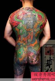Ang artista sa tattoo sa Hapon nga puno sa wala mailhi nga Ming Wang tattoo nagtrabaho