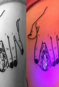 veldig vakkert tatoveringsmønster med lysrør tatoveringseffekt