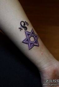 Mädchen kleinen Arm Farbe sechszackigen Stern Tattoo-Muster