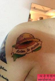 Populárny vzor na tetovanie slamených klobúkov z jedného kusu na ramene