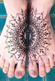 Exquisito literario fermoso patrón de tatuaxe de Mehndi
