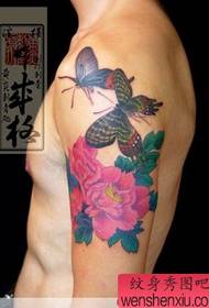 татуировка на цветя на ръката божур с божур - Jaapan Huang Yan Tattoo Works