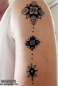 kar három jóképű totem tetoválás minta