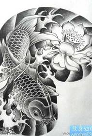 전통적인 반 거북 연꽃 문신 패턴