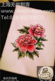 Prachtig elegant pioen bloem tattoo patroon