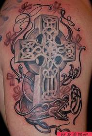 Galerija Tattoo 520: Slika velikog križa s tetovažom