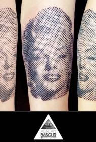 lengan titik lukisan gambar tato potret Marilyn Monroe