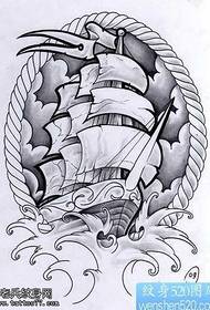 crno-bijeli uzorak tetovaže jedrenja