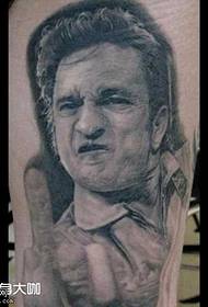 modello di tatuaggio ritratto maschio gamba