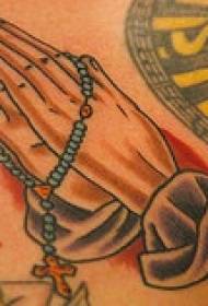 Modèle de tatouage classique mains de prière