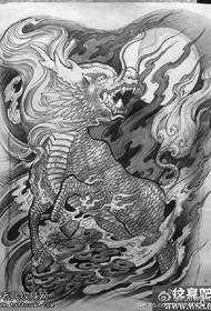 Revúci vzor tetovania draka Totema