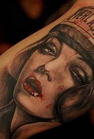 ritratto di carta sorella con un modello di tatuaggio cappello Lei Feng