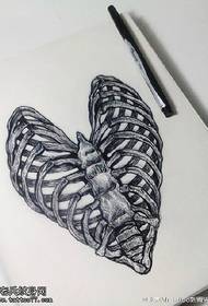disegno classico del tatuaggio a costine dipinto a mano