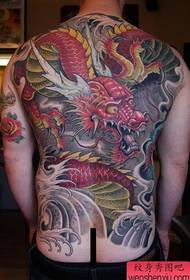 Галерија Тетоважа 520: многу обесхрабрена целосна задниот змеј тетоважа Модел слика