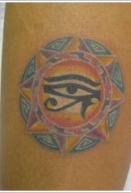 Modello di tatuaggio di colore dell'occhio egiziano Horus