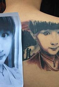Modello di tatuaggio ritratto spalla