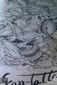 Klassisches Sketch Dragon Totem Tattoo Muster