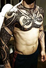 bröst kallt totem tatuering mönster