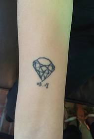 semplice e generoso Due disegni di tatuaggi di piccole dimensioni