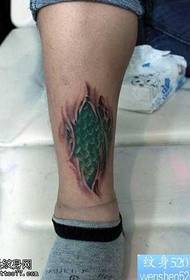 patrón de tatuaje de escala de dragón de rasgado de pierna