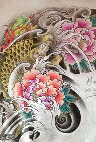 modello tradizionale del tatuaggio del pesce di loto