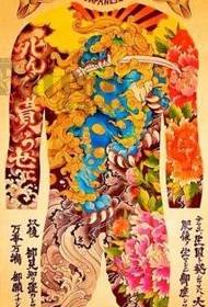 gražiai nudažytas Tang liūto tatuiruotės raštas