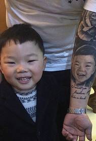 braccio molto fresco tatuaggio del ritratto del ragazzino