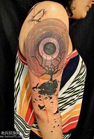 modello di tatuaggio albero stile speciale braccio