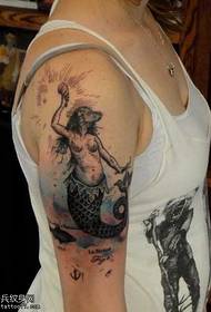 model de tatuaj sirena în stil braț