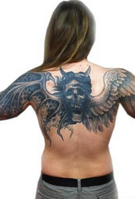 Volver calavera fresca y hermosa con imágenes de tatuaje de alas