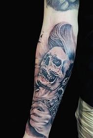 Arm böse kleine Schädel Tattoo