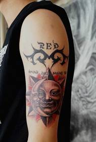 zeul soarelui braț și tatuajul totem Capricorn