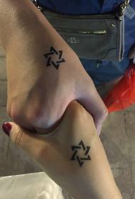 90 asmenybės kūrybinės rankos poros tatuiruotės paveikslėlis