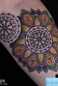 brazo patrón de tatuaxe tótem retro