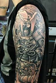 personalidade arrogante pantasma guerreiro gran brazo tatuaxe imaxe